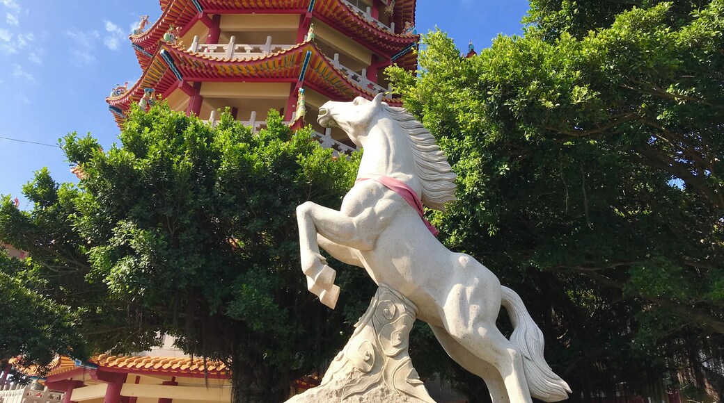 芳苑白馬峰普天宮白馬像