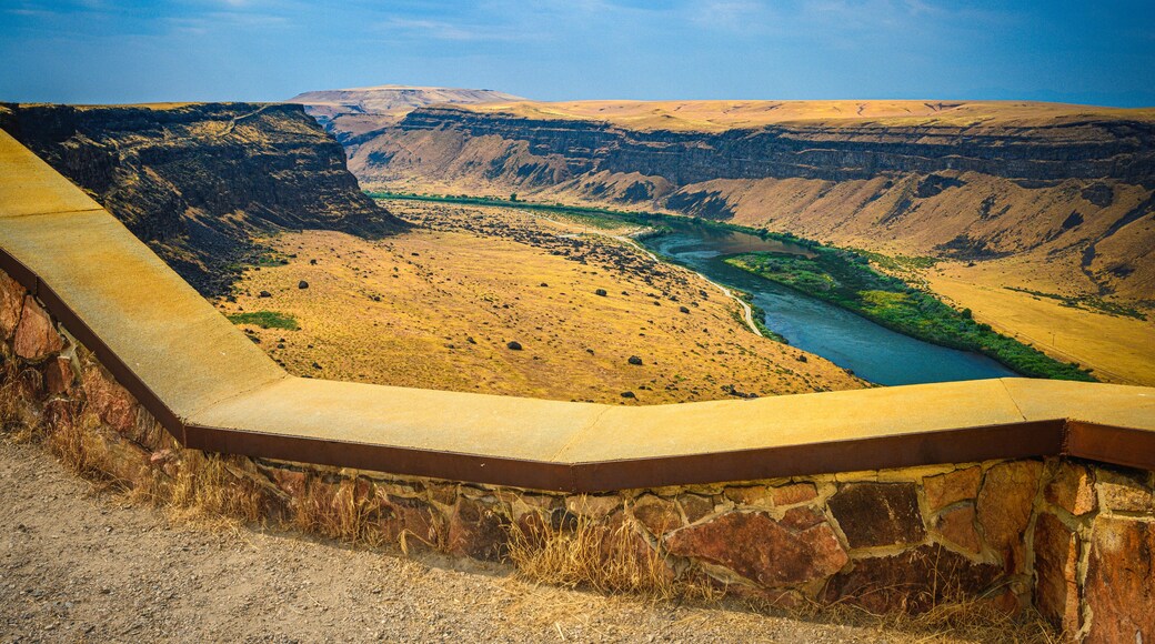 Swan Falls Scenic Overlook at the Snake River Birds of Prey National Conservation Area in Melba, Canyon County, Idaho, USA: The Beautiful Hilltop Skyline Landscape