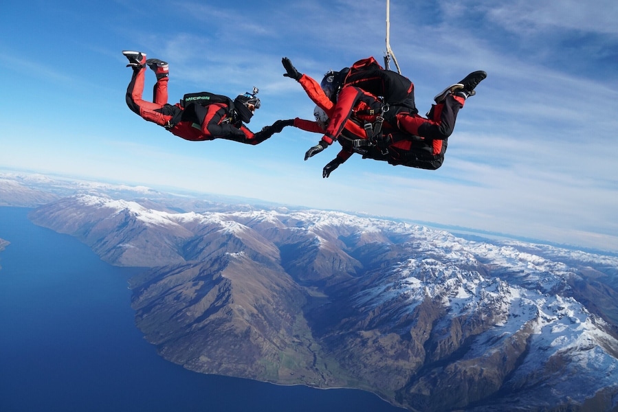 She’ll never forget that feeling of freefalling at 200kph thanks to the bloke holding her hand. He’s got the whole thing on camera for her to keep forever.
#NZMustDo #QueenstownNZ #GoPro #embracethefear #skydive
Visit www.nzoneskydive.co.nz to lock in your Queenstown skydiving experience.