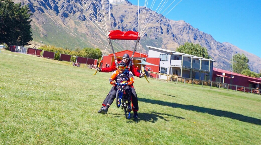 Pro bike rider Fabien Cousinie and NZONE Skydive legend Sasa Joijic landing on a bike after a 15,000ft skydive over Queenstown.
Visit us at www.nzoneskydive.co.nz to "Embrace The Fear"
#Queenstown #NewZealand #Skydive #Adventure #Travel #NZONESkydive