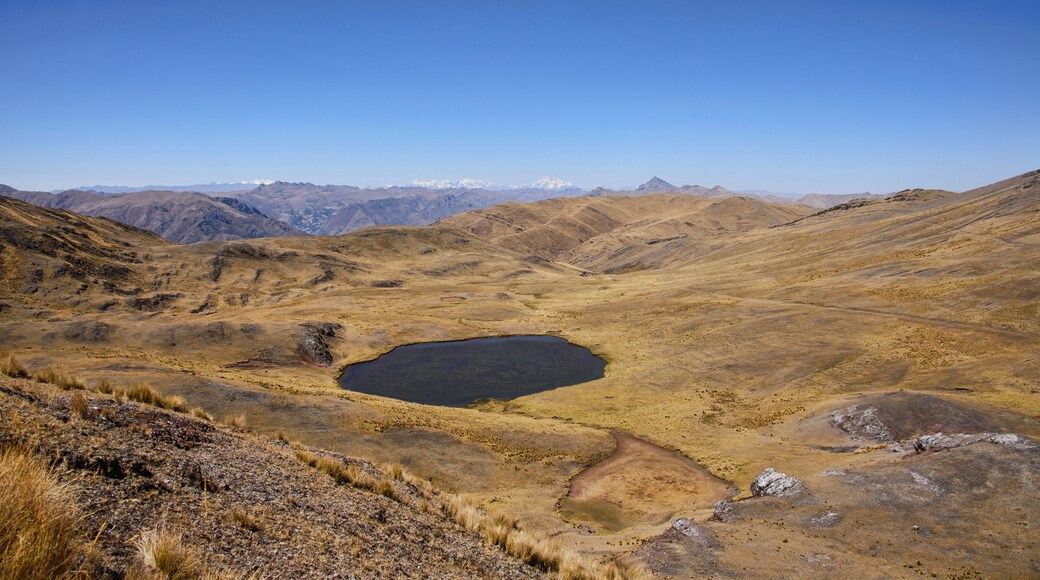 Stunning scenery on part of the original Inca Trail to the ruins of Huchuy Qosqo, Sacred Valley, Peru