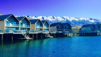 Stay at this hotel whilst visiting Wanaka. It has beautiful surroundings and lots of wineries nearby