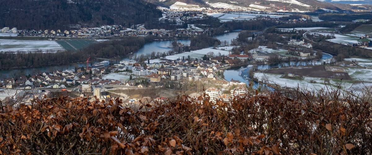 View from Gebenstorfer Hoechi towards the Swiss water castle, junction of rivers
