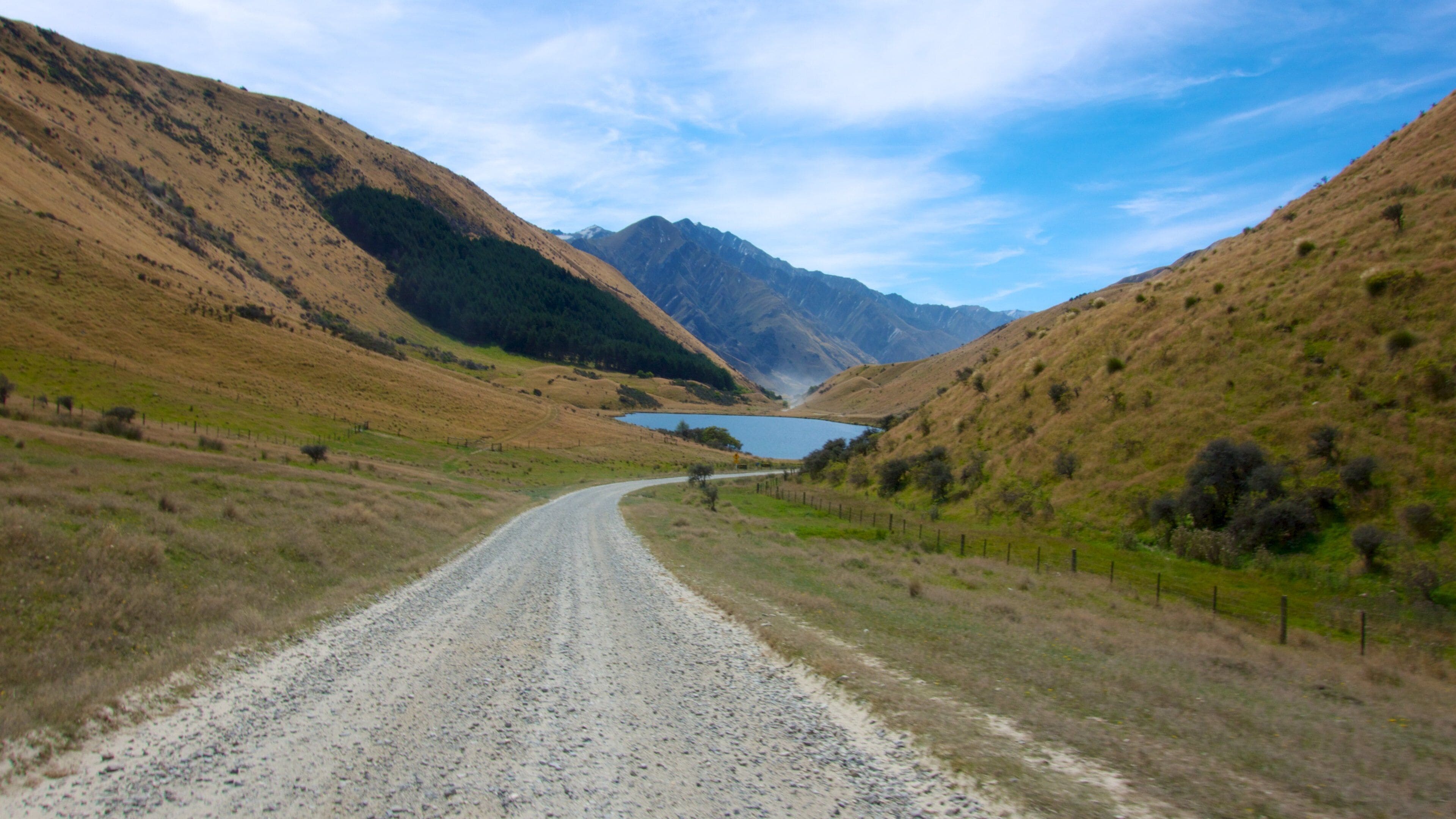 Moke Lake showing landscape views, tranquil scenes and mountains