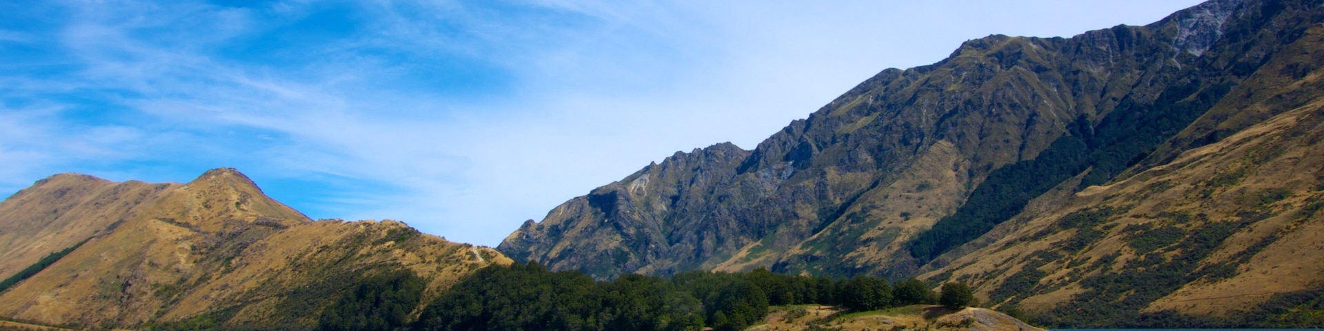 Queenstown which includes picnicking, a lake or waterhole and landscape views