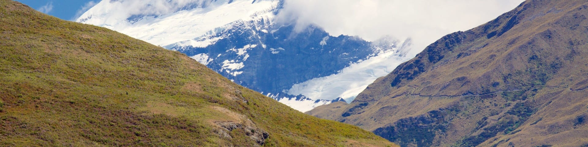 Wanaka which includes mountains and tranquil scenes