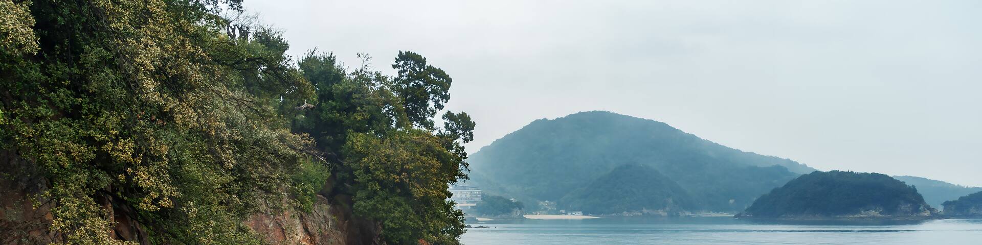 鞆の浦・穴葉神社から見た仙酔島と弁天島 / Sensui-jima and Benten-jima Islands viewed from Anaba Shrine, Tomonoura
(広島/Hiroshima)