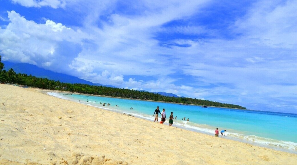 a very fine sand and very cool clear water that will embrace you on coming here in dahican beach, it takes less 10minutes from the town of mati , a motorcycle is a mode of transportation for a freelance traveler to reach the place. rooms to stay are available though. #beachbound