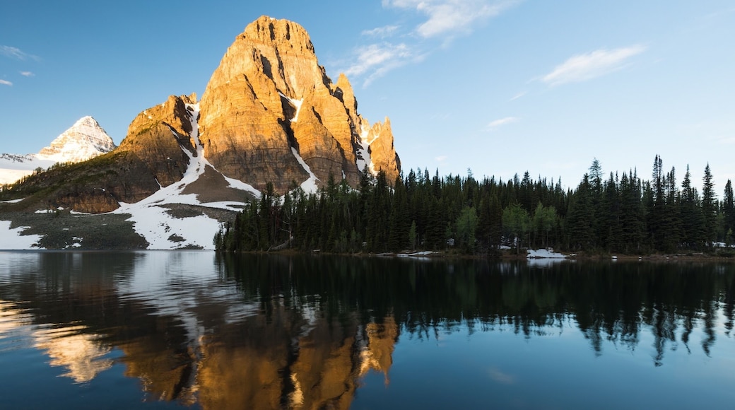 Early morning in sunburst lake