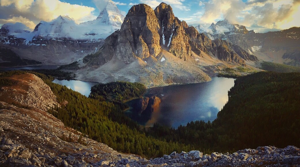 This view was the reward of my greatest hiking-accomplishment to date, and what a reward it was! We hiked for eleven hours (with gear) all the way from Sunshine Meadows to the campground at Mt Assiniboine in just one day - mind you, I had never even hiked with more than a day-pack before this. We gave our sore feet three days rest and the weather was iffy (to say the least) the entire time - except for when we went to see the view over Sunburst Peak which was actually the main reason we came all this way. The sky opened up and gave us an amazing sunset, and I think I died and went to heaven 😇 #canada #mountains #rockymountains #assiniboine #takeahike