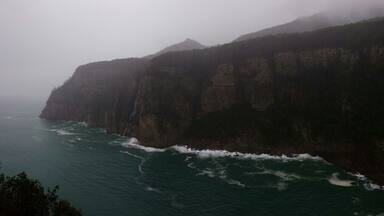 The Waterfall Bay Hike in Tasmania is by far one of my favorite hikes. 75% of the time your are on the edge of the cliff looking out at the water below.