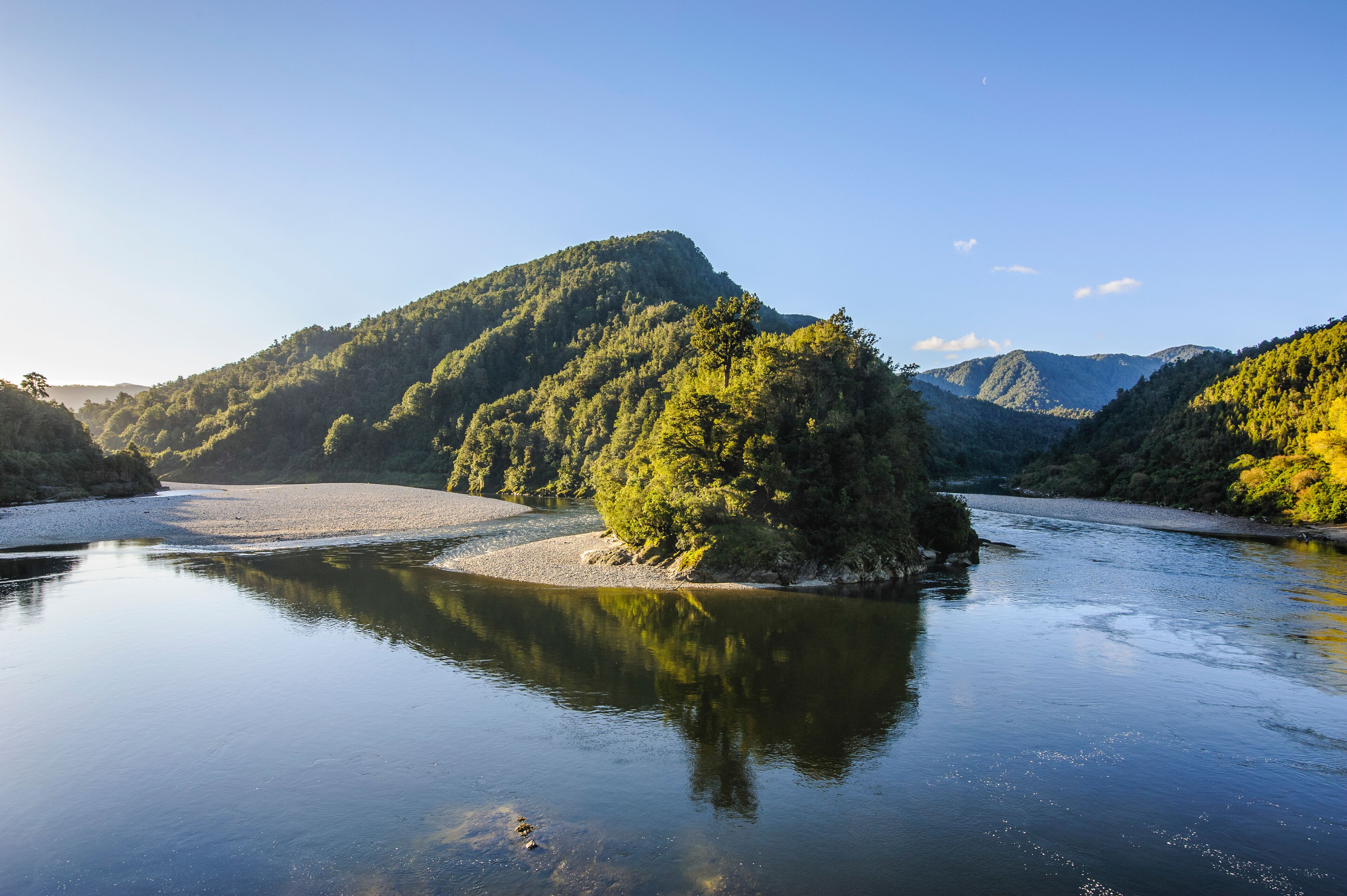 Beautiful Buller River in the Bulller Gorge, along the road from Westport to Reefton, South Island, New Zealand
