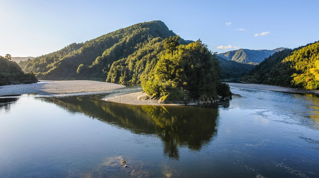 Beautiful Buller River in the Bulller Gorge, along the road from Westport to Reefton, South Island, New Zealand