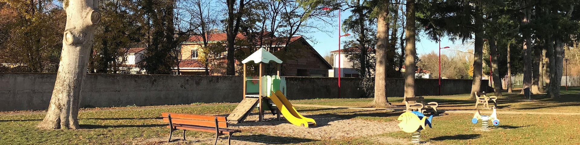 Jeux pour enfants à Villieu.