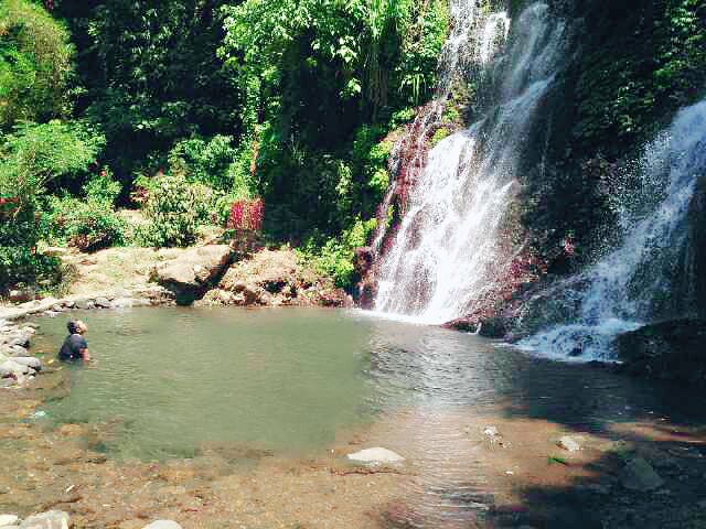 Private natural jacuzzi pool...