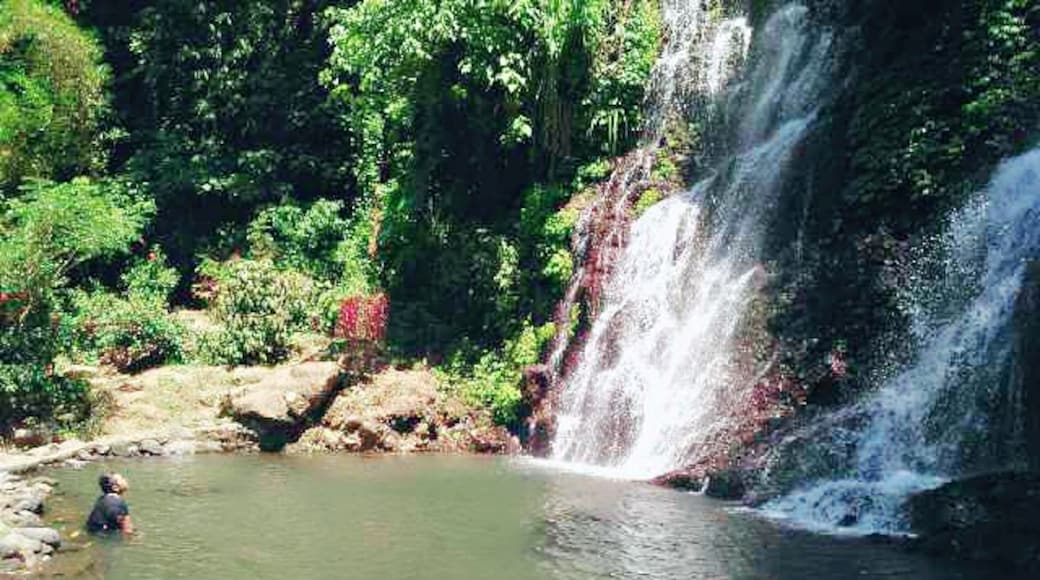 Private natural jacuzzi pool...