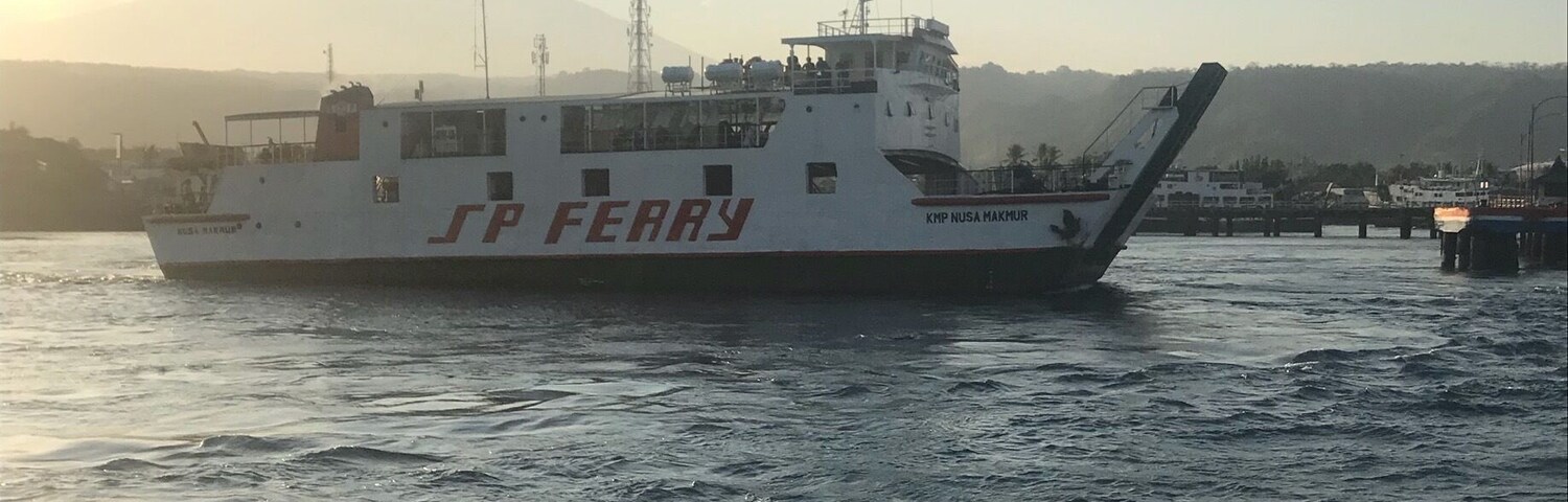 Between mountain and the sea.