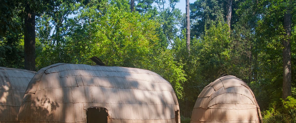Powhatan huts jamestown settlement williamsburg virginia