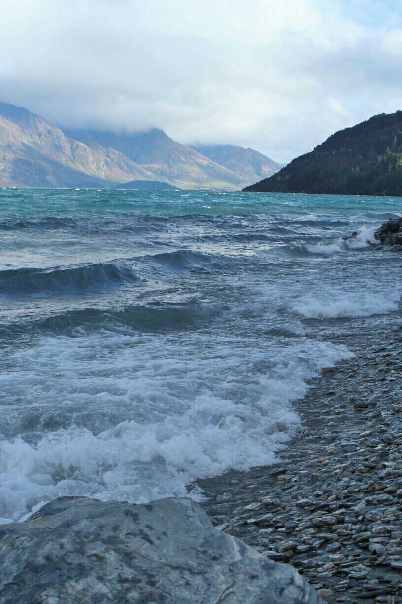 A stormy day in Queenstown makes the lake look like the sea.