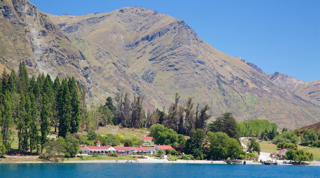 Walter Peak which includes a lake or waterhole and mountains