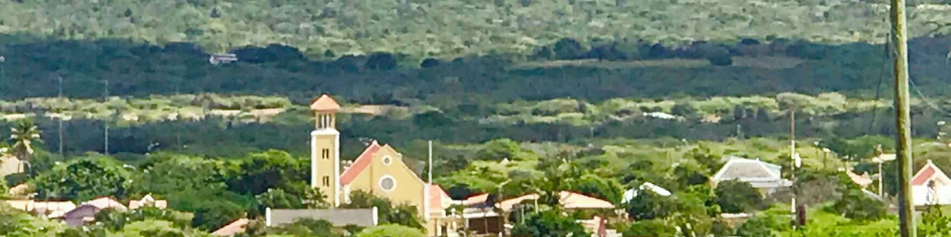 Entering the very old town of Rincon in the inland valley of Bonaire 🇧🇶. Established in the 16th century by the Spanish. Home of The Cadushy Distillery where you can sample cactus🌵juice!
#Perspectives #Rincon #Bonaire #NetherlandAntilles