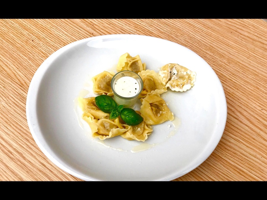 Tortelloni 
#tortelloni #gorgonzola #noci #noix #huiledenoisettes #oliodinoccioline #saucepecorino #basilico #salsapecorino #fattoincasa #faitmaison #❤️#instafood #f4f #instaday #sunday #family