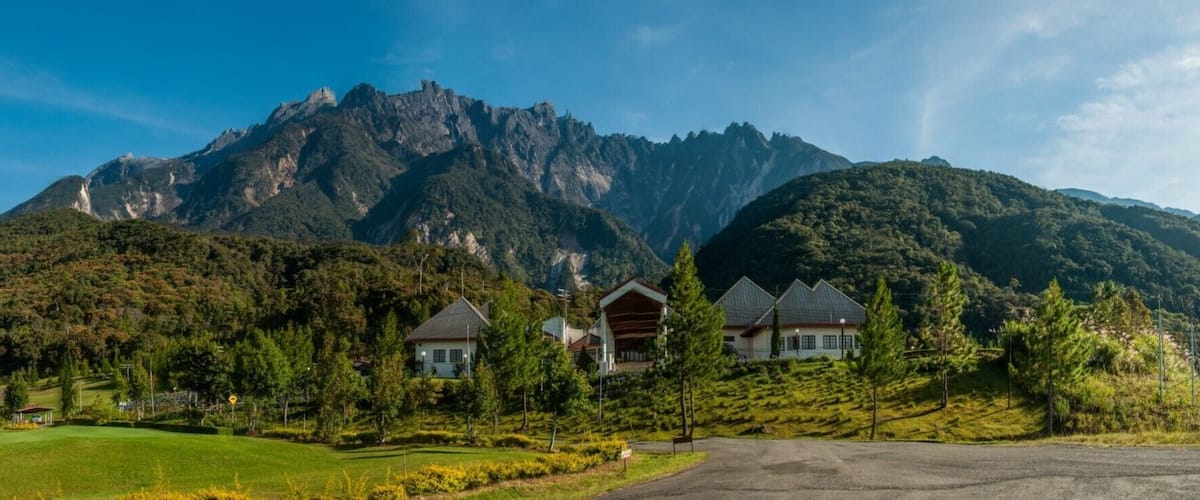 A panorama so vivid, so serene and so #green will surely take your breath away!
For more such cool pictures, do visit our blog! :)