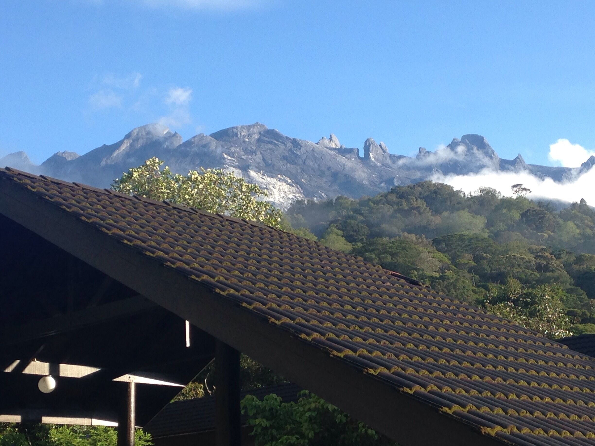 Beautiful view in the morning. I booked this Liwagu hotel and forgot about this view until i found out this view the next morning. Its because when i check in the hotel at 2pm, the Kinabalu peak is swollen by the clouds.