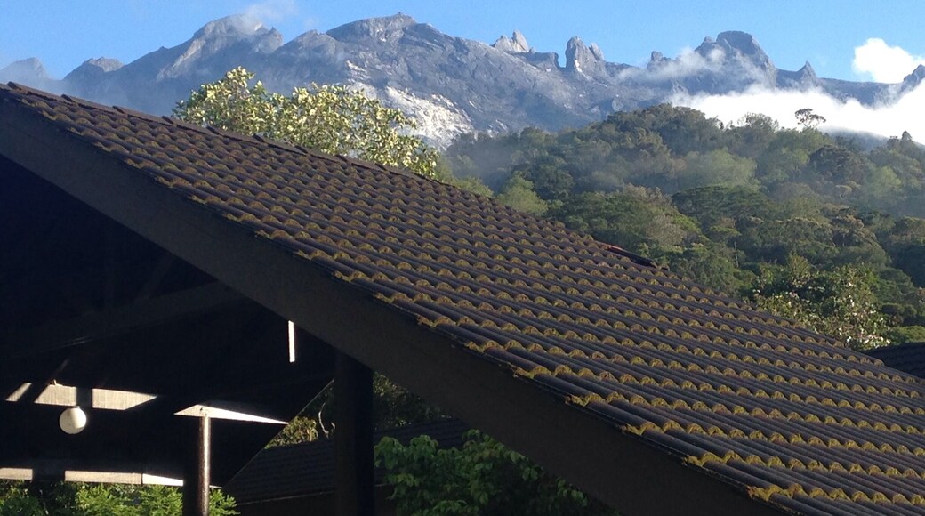 Beautiful view in the morning. I booked this Liwagu hotel and forgot about this view until i found out this view the next morning. Its because when i check in the hotel at 2pm, the Kinabalu peak is swollen by the clouds.