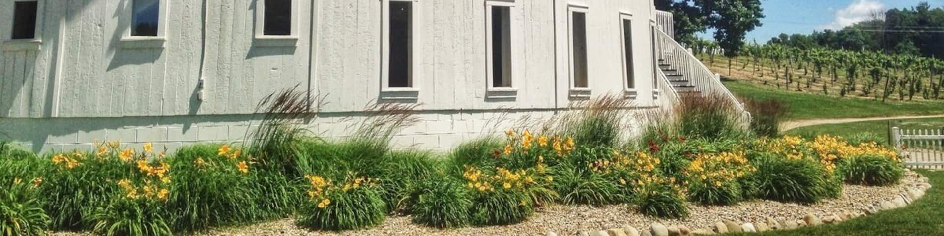 $10 tasting and free live music on the weekends...perfection.