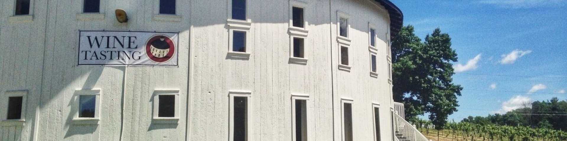 $10 tasting and free live music on the weekends...perfection.