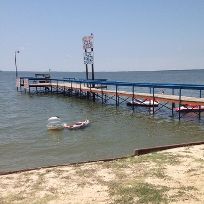 Great stop for a jump in the lake, cold beer and live entertainment! Access by land or boat, super friendly owners welcome you with open arms! Hidden Treasure!