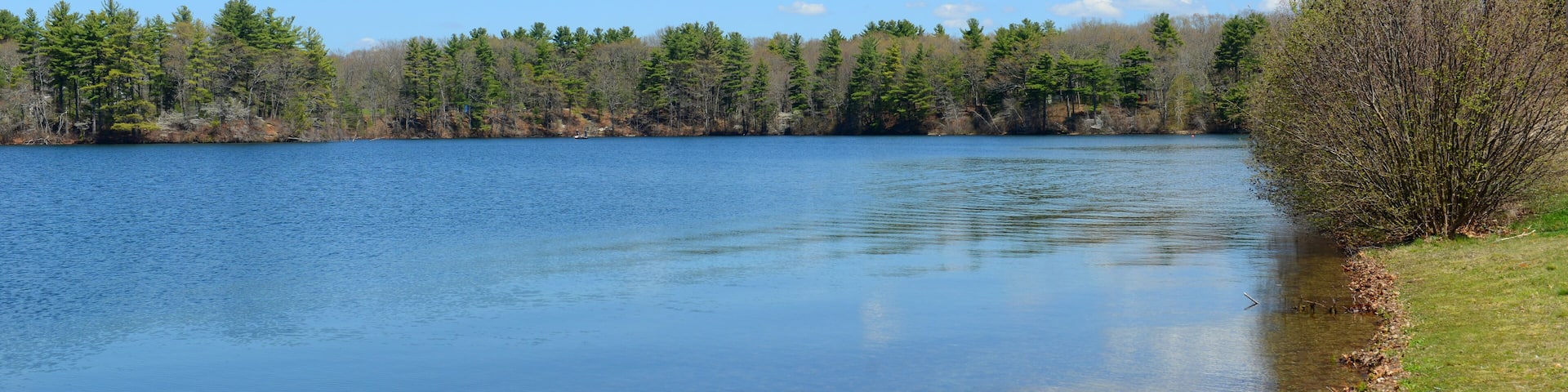 Lake Chaubunagungamaug aka Webster Lake in spring in town of Webster, Massachusetts MA, USA. The original name Lake is the longest name in US.