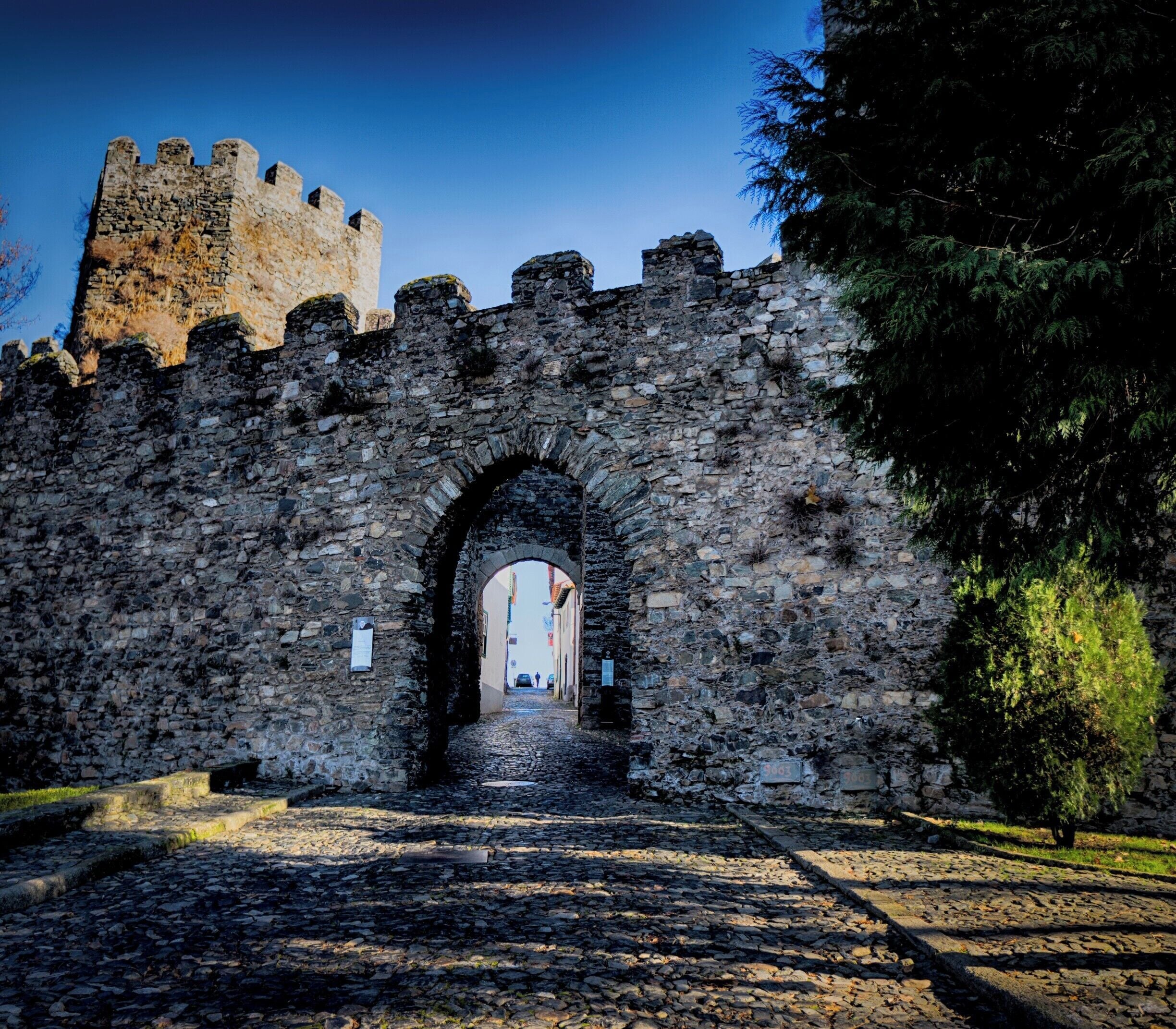 Visiting the #beautiful #medieval #town of #Braganza #Portugal 

#arch #Architecture #structure #Castle #City #day #Entrance #europe #Gate #historic #history #Minho #old #outdoors #photography #streetphotography #Travel #TravelPhotography #Traveling #Wall #braganca
