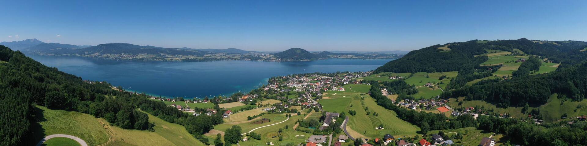 Austria, Upper Austria, Weyregg am Attersee, Drone panorama of small town on shore of Lake Atter