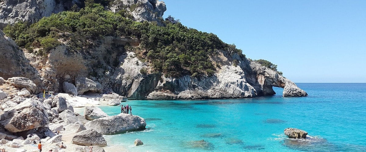 White sand beaches, good food, and spectacular wine!