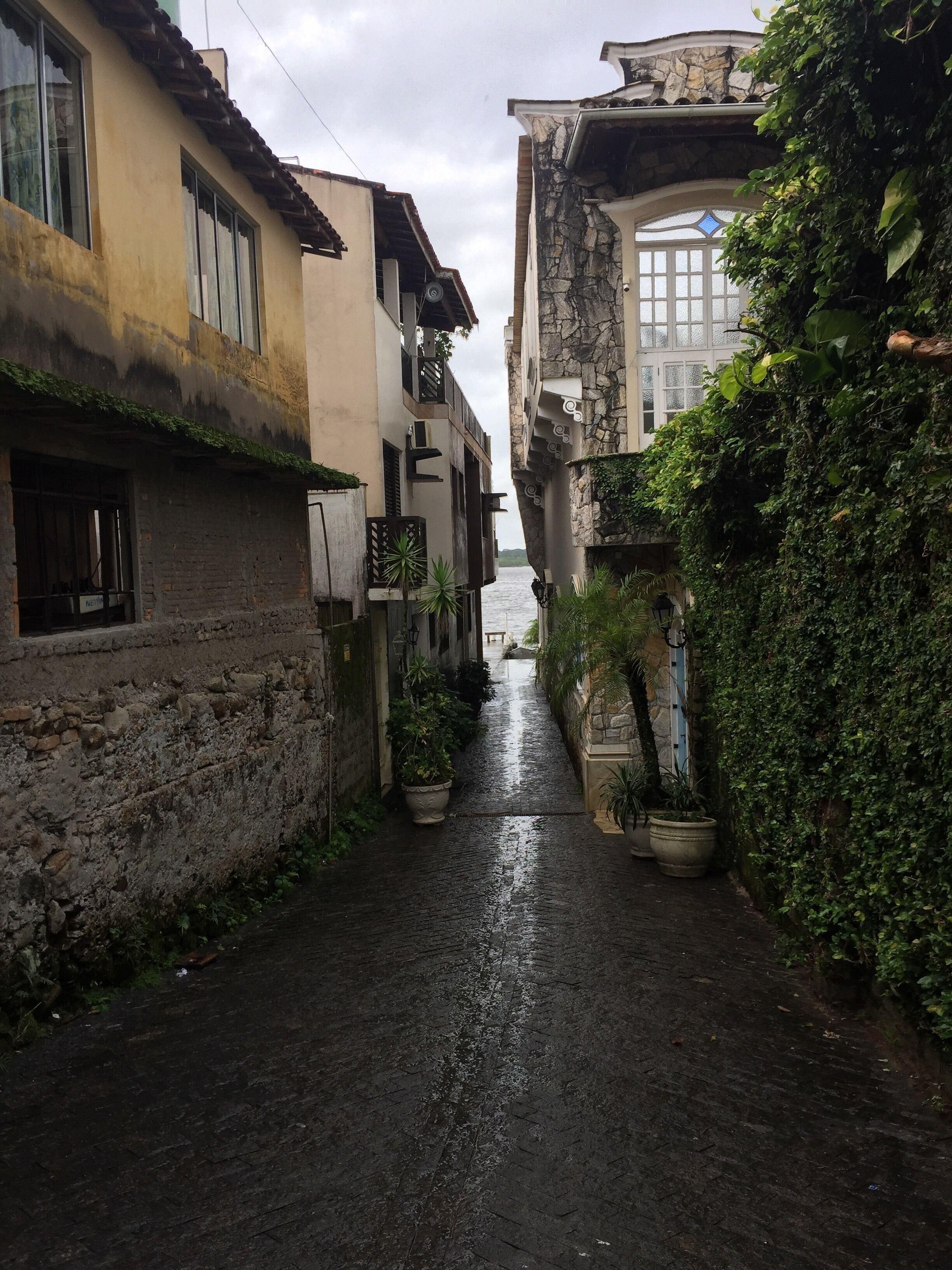 Lindo beco em Cananéia