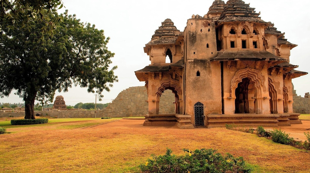 The queens bathhouse in Hampi, one of 3 bathhouses on a property that also has elephant stables :o
