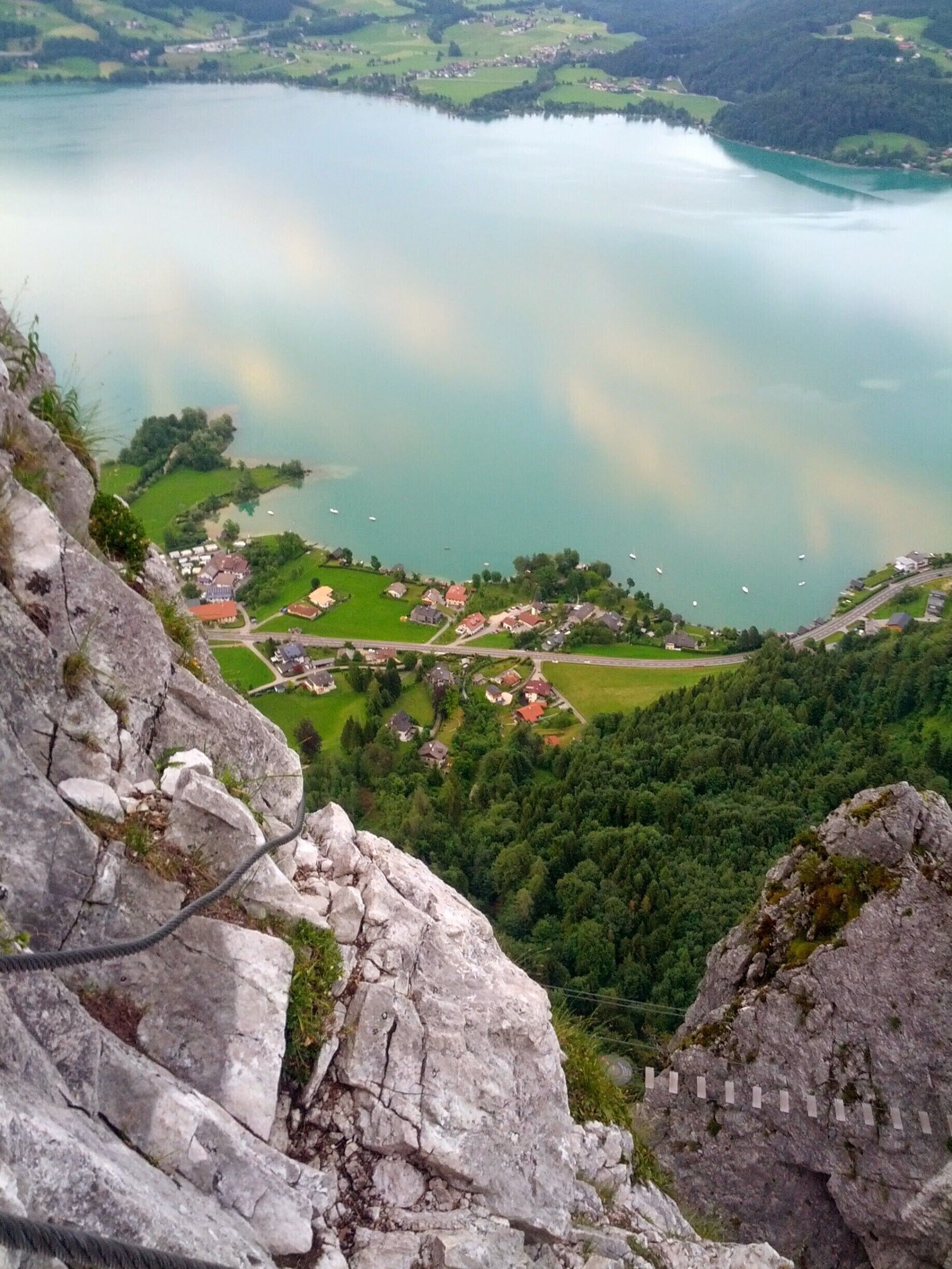 Klettersteig Drachenwand, überhalb der Hängebrücke, mit Blick auf den Mondsee!