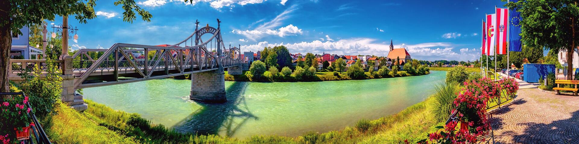 Salzachbrücke zwischen Oberndorf und Laufen an der Grenze von Deutschland und Österreich