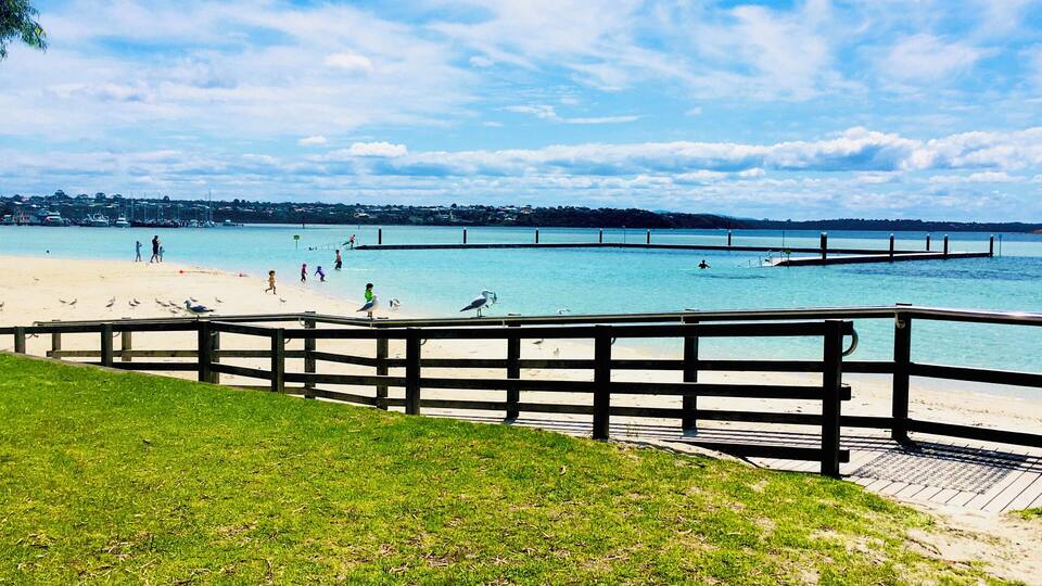 A beautiful blue sea !