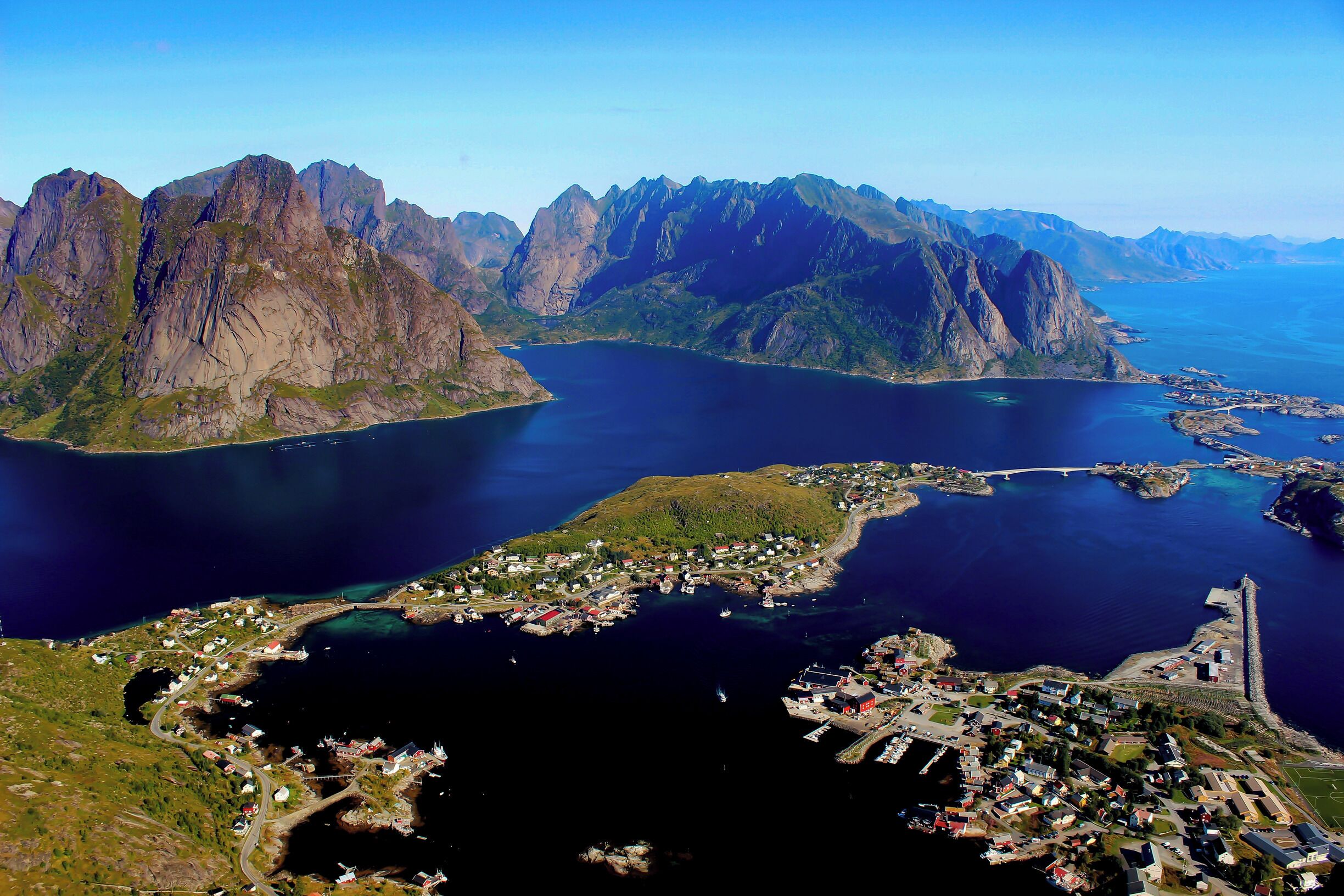 The rewarding view after the hike up the Reinebringen. Breathtaking! 