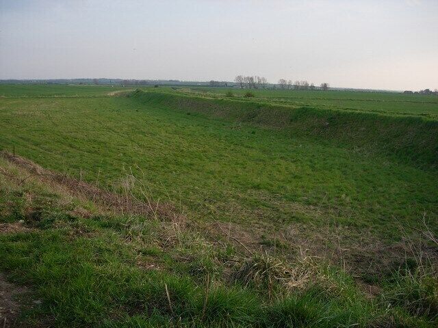 River bank Raised above the surrounding farmland.