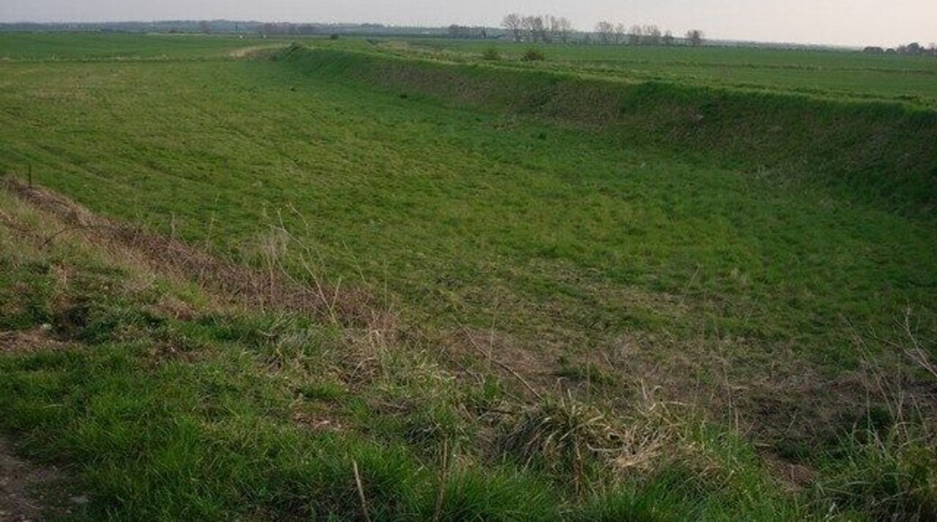 River bank Raised above the surrounding farmland.