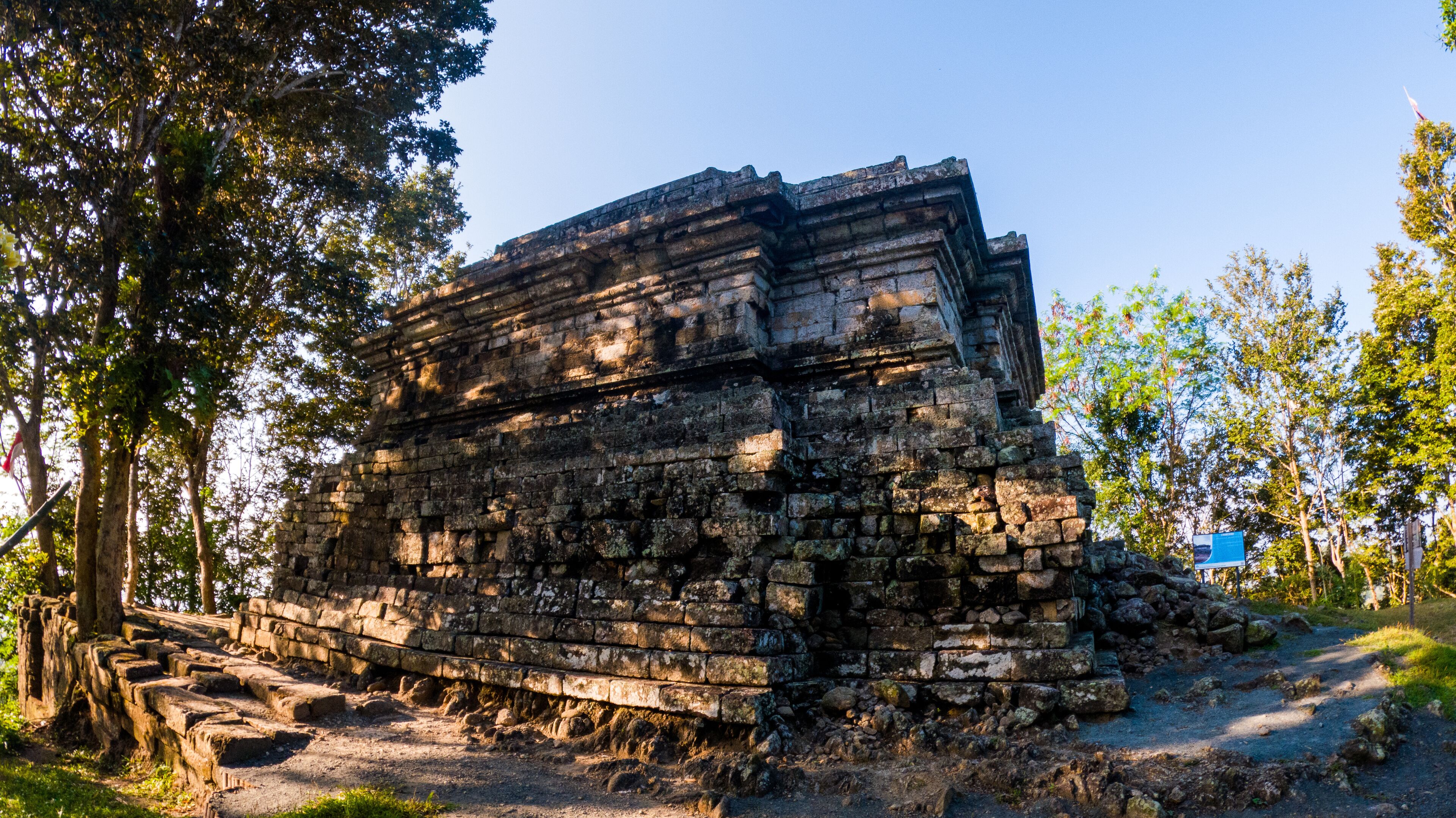 Candi Dadi (Dadi Temple) on a hill. This temple was used as a place of worship and cremation for the bodies of powerful figures.
