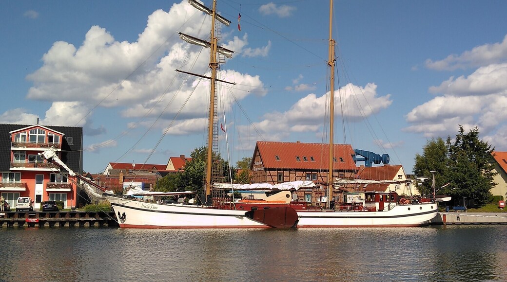 Weisse DĂŒne im Hafen von Wolgast