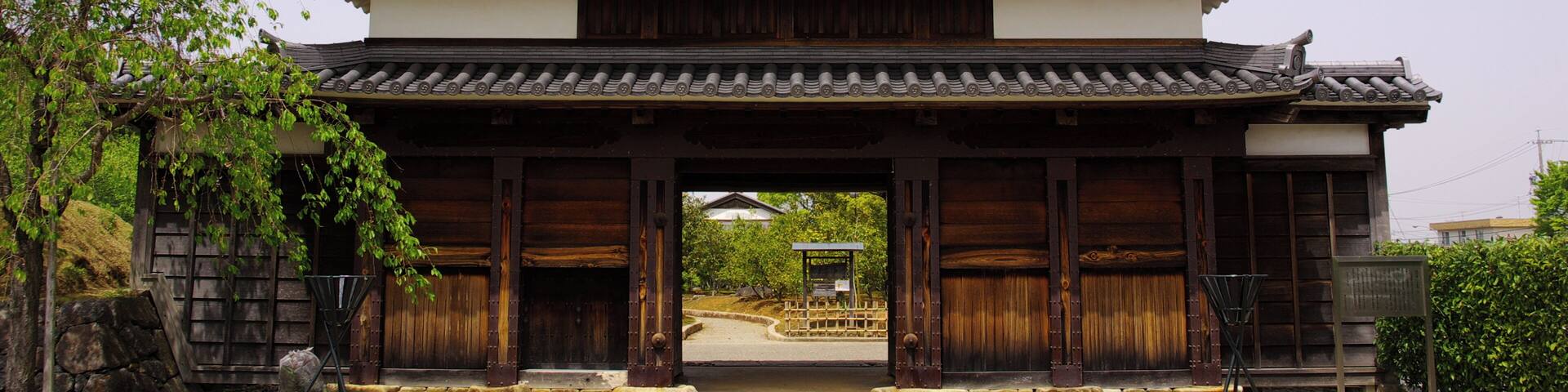 愛知県西尾市の西尾城鍮石(ちゅうじゃく)門