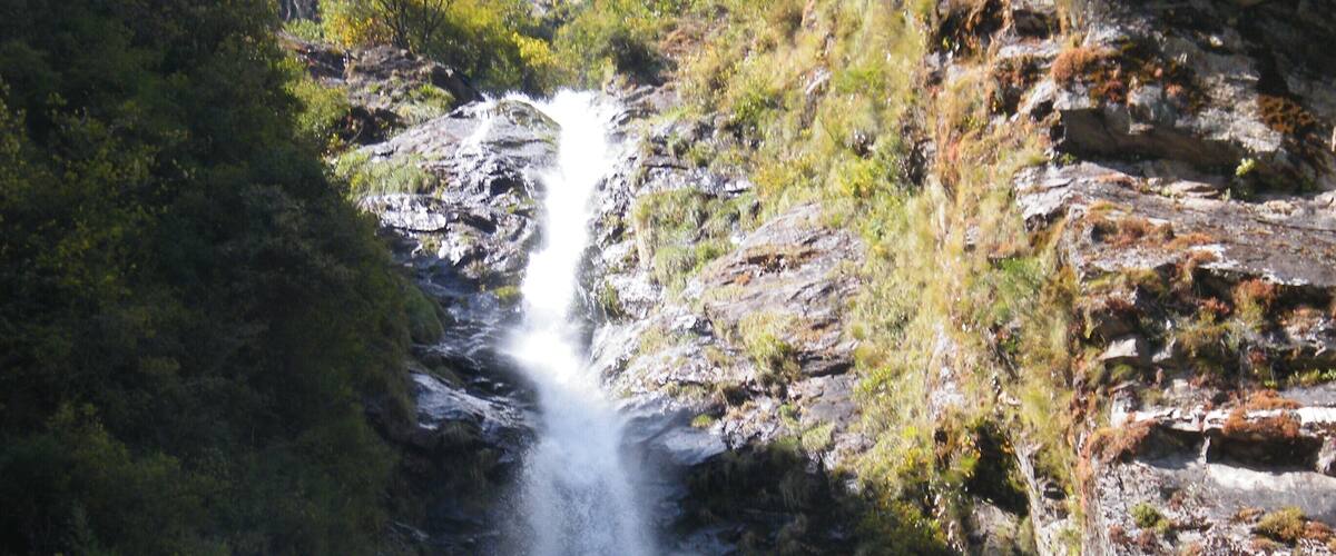 You will never experience this beautiful falls, as this was on route to Kedernath pilgrimage. This route completely devastated by massive floods in 2012.I was fortunate to travell in 2011.