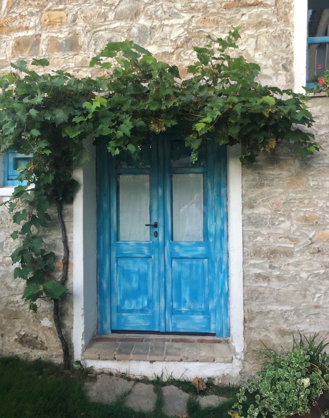 How this place has escaped my sweet tooth radar for so long is bewildering!

The sign above the ice cream counter reads "try and decide." I didn't realize that within that seemingly innocuous sign would reside a nearly insurmountable task!

Plenty of hand dipped flavor options for cone or sundae creations. Also, soft serve for cones or parfaits.

I went with Chocolate/Peanut butter, S'mores, and Witches Brew (A purple colored vanilla, with a raspberry swirl, and crunchy chocolate flecks.)

This place has been added to my ice cream rotation to hit up whenever their seasonal flavors changeover.

#Trovember