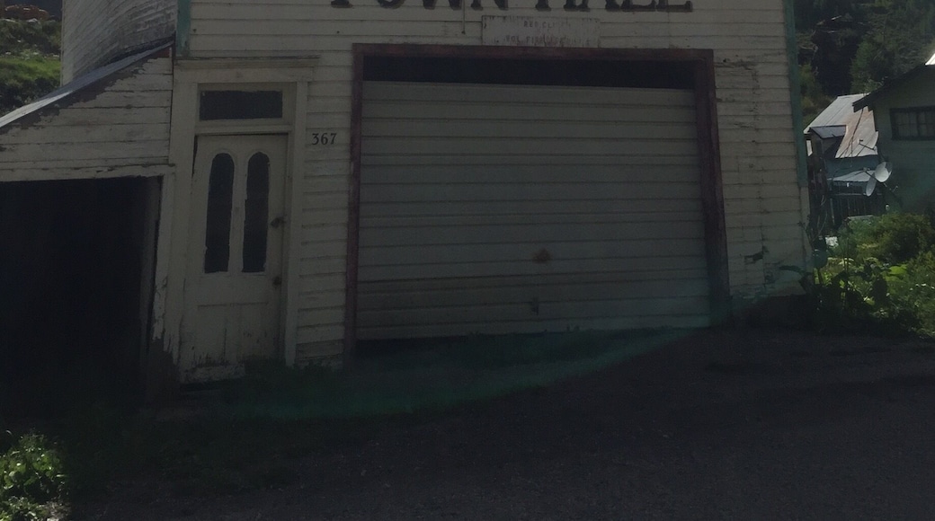 Red Cliff is an awesome little town with charming old buildings, an incredible old cemetery, and a great lunch/bar spot: Mango's. To get here, take exit 190 (vail pass) from interstate 70, then follow the sign to Shrine Pass. It is a dirt road that takes you 8 miles to Red Cliff. 4x4 recommended.